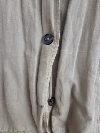 Sobrecamisa Zara verde oliva delavada.