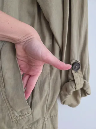 Sobrecamisa Zara verde oliva delavada.