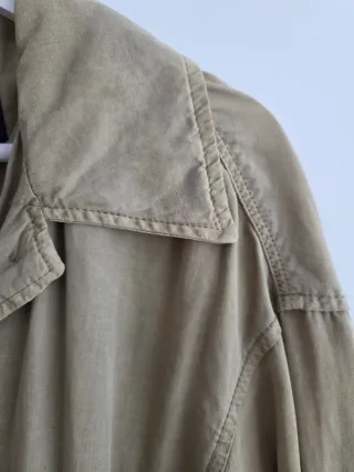 Sobrecamisa Zara verde oliva delavada.