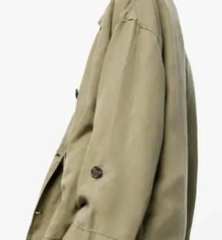 Sobrecamisa Zara verde oliva delavada.