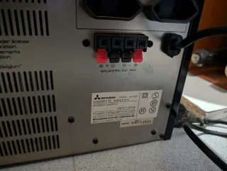 Equipo de música Mitsubishi DA-603.  Sin altavoces