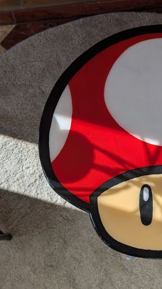 Tavolo da salotto a forma di fungo