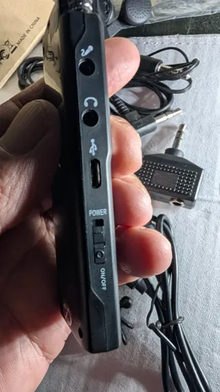 Grabadora Digital 8GB con Micrófonos y Auriculares