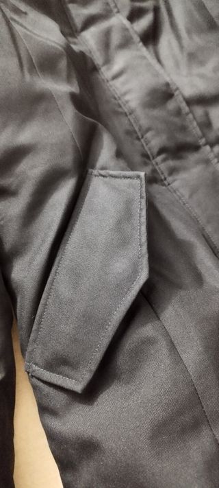 Abrigo impermeable negro