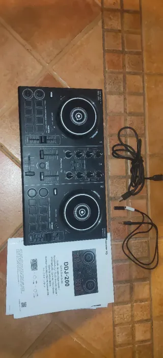 Controlador DJ Pioneer DDJ-200