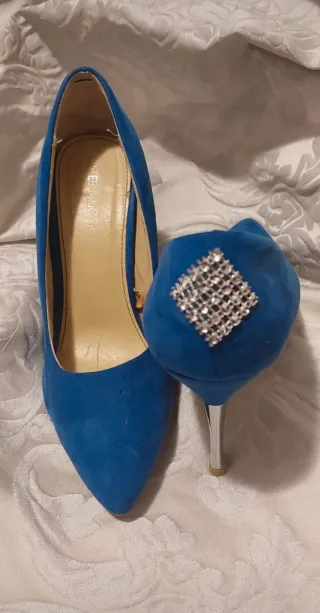 Décolleté blu con strass
