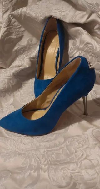 Décolleté blu con strass