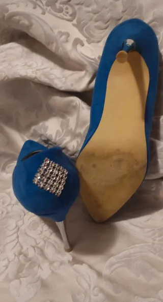 Décolleté blu con strass