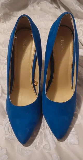 Décolleté blu con strass