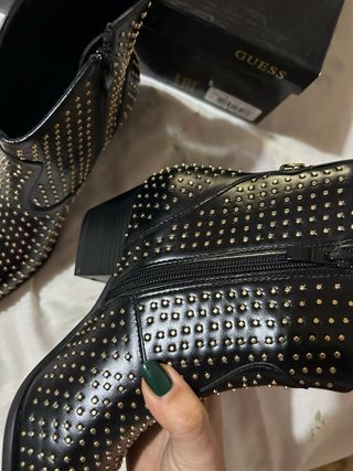 Stivaletti Guess borchie n.36