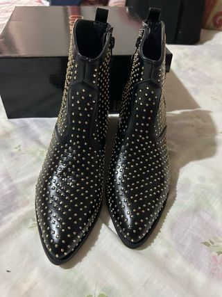 Stivaletti Guess borchie n.36