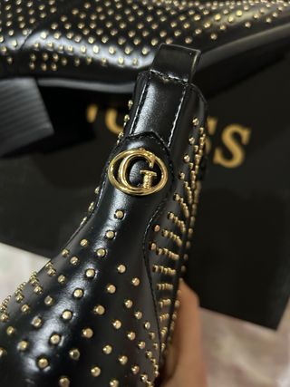 Stivaletti Guess borchie n.36