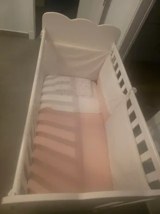 Cuna de bebé blanca
