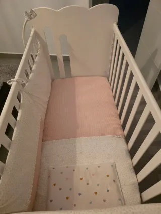 Cuna de bebé blanca