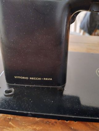 Macchina da cucire Necchi vintage