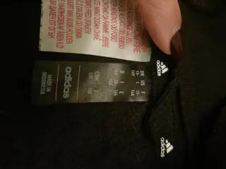 Sudadera Adidas con capucha y estampado