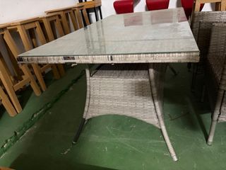 Mesa de jardín y 2 sillas ratán cristal