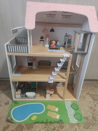 Casa de muñecas de madera