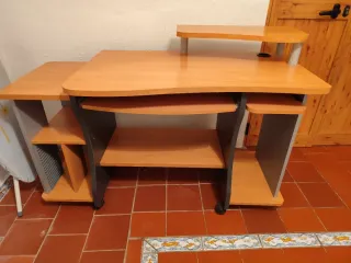 Mesa escritorio madera y metal
