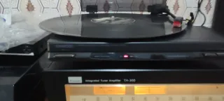 Tocadiscos Kenwood Negro