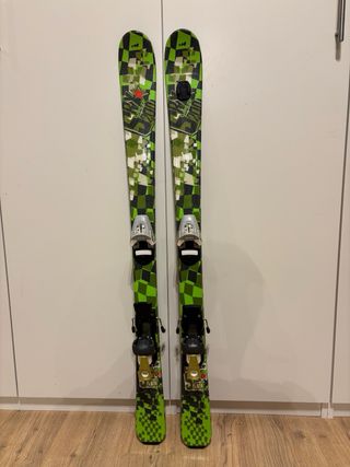 Esquís 115 cm + fijaciones infantiles