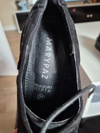Zapatos Marypaz ante negro tachuelas