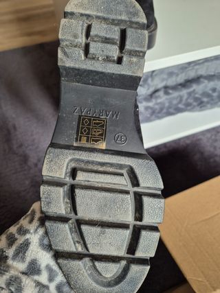 Zapatos Marypaz ante negro tachuelas