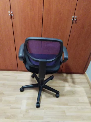 Silla de oficina con ruedas
