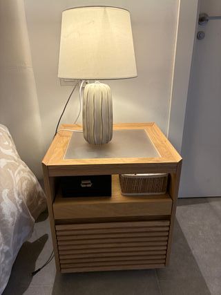 Mesita de noche de madera