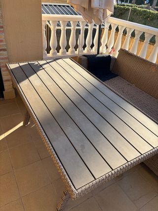 Mesa de jardín ratán y madera