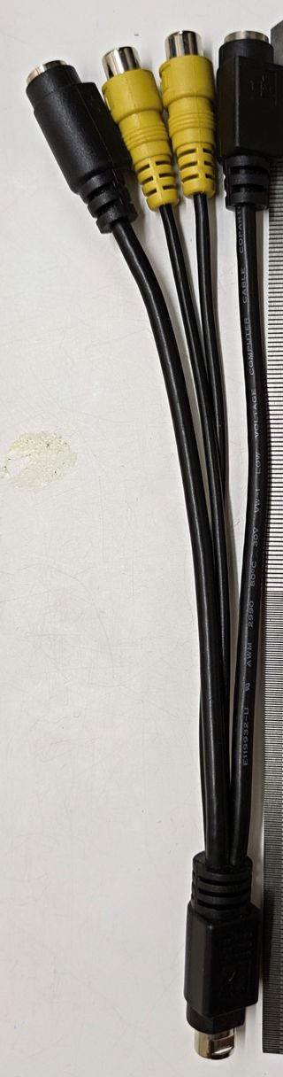 Cavo V-in/TV-out S-Video a 9 pin a 2 S-Video