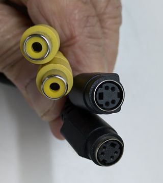 Cavo V-in/TV-out S-Video a 9 pin a 2 S-Video