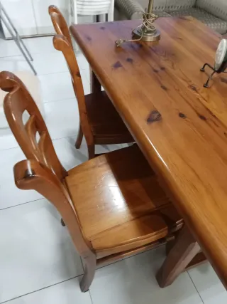 Mesa pino macizo y 4 sillas