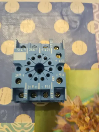 Zoccolo Relè Finder 90.27