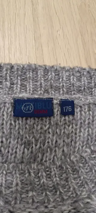 Jersey de punto gris con trenzas