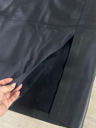 Falda polipiel negra Mango 48