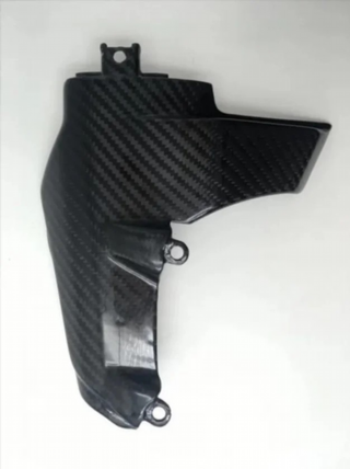 TAPA DE MOTOR DUCATI MONSTER 821 EN CARBONO m_531