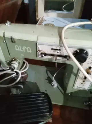 Máquina de coser Alfa vintage
