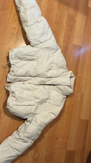 Cazadora corta Oysho beige