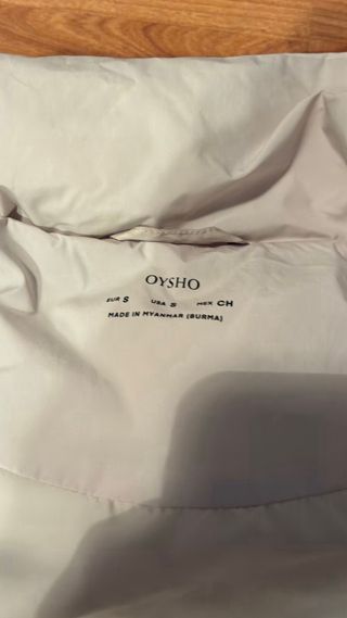 Cazadora corta Oysho beige