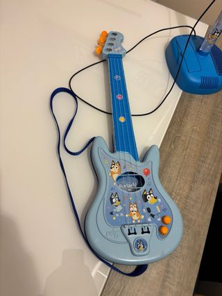 Guitarra y Micrófono Bluey