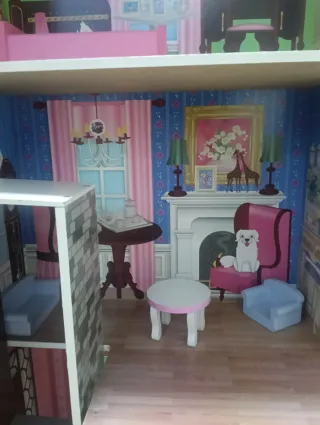 Casa de muñecas de madera rosa