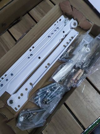 VASAGLE Mesita de Noche, Mesa Auxiliar con Cajón, Asa, Compartimento Abierto, para Dormitorio, Salón, Blanco Nube LET619T14