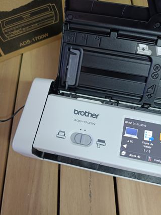 Scanner per documenti Brother ADS-1700W, compatto e intelligente | Alimentatore automatico | Scansione automatica | Wi-Fi/Wi-Fi Direct