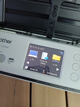 Scanner per documenti Brother ADS-1700W, compatto e intelligente | Alimentatore automatico | Scansione automatica | Wi-Fi/Wi-Fi Direct