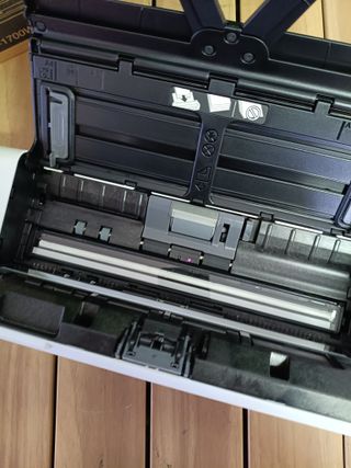 Scanner per documenti Brother ADS-1700W, compatto e intelligente | Alimentatore automatico | Scansione automatica | Wi-Fi/Wi-Fi Direct