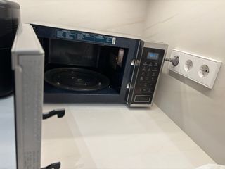 Microondas Samsung plateado.