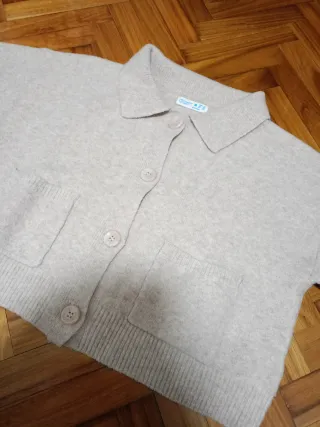 Jersey beige con bolsillos