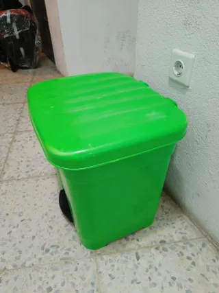 Papelera con pedal verde