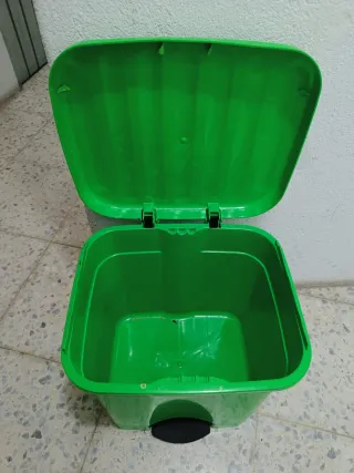 Papelera con pedal verde